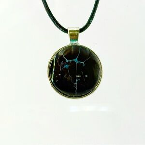 Chic Black and Silver Pendant Necklace